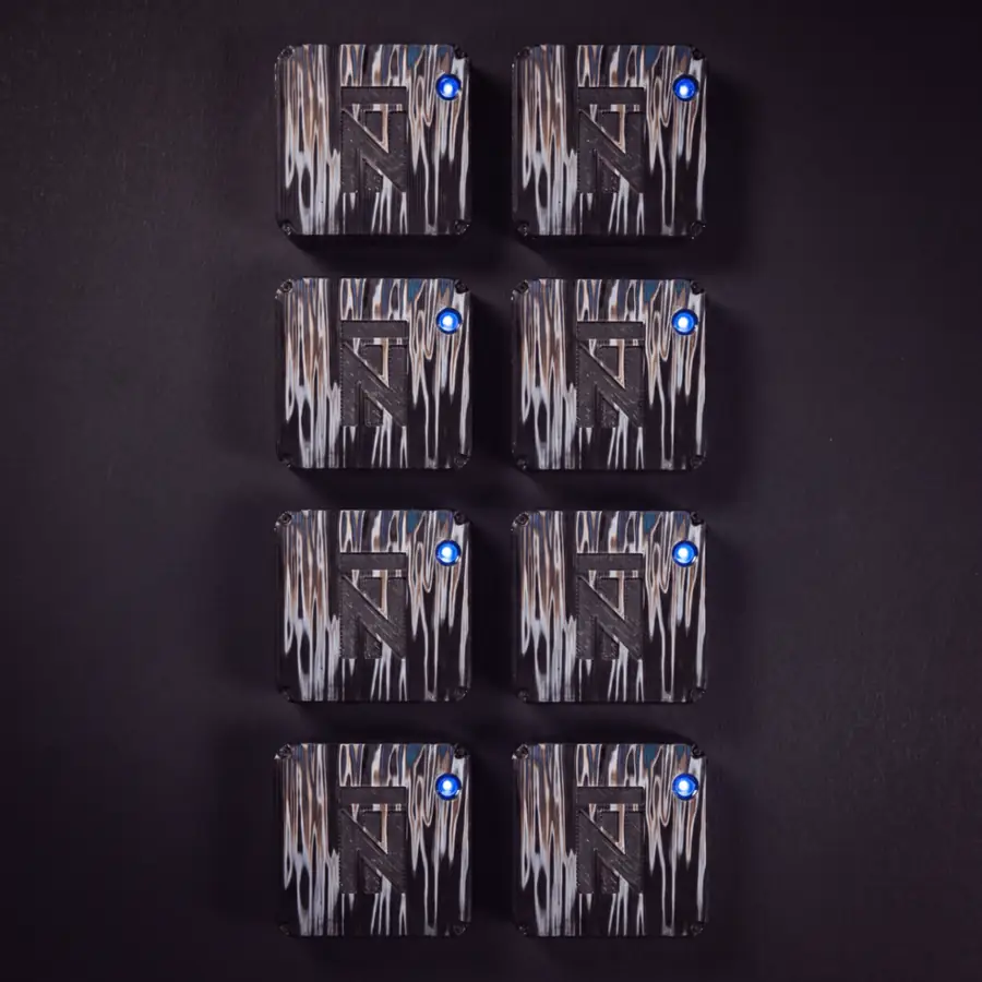 Kit NovaTracker com 8 trackers — case tempered metal LED azul