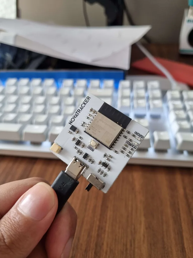 PCB com ESP32 e sensores LSM6DSV.
