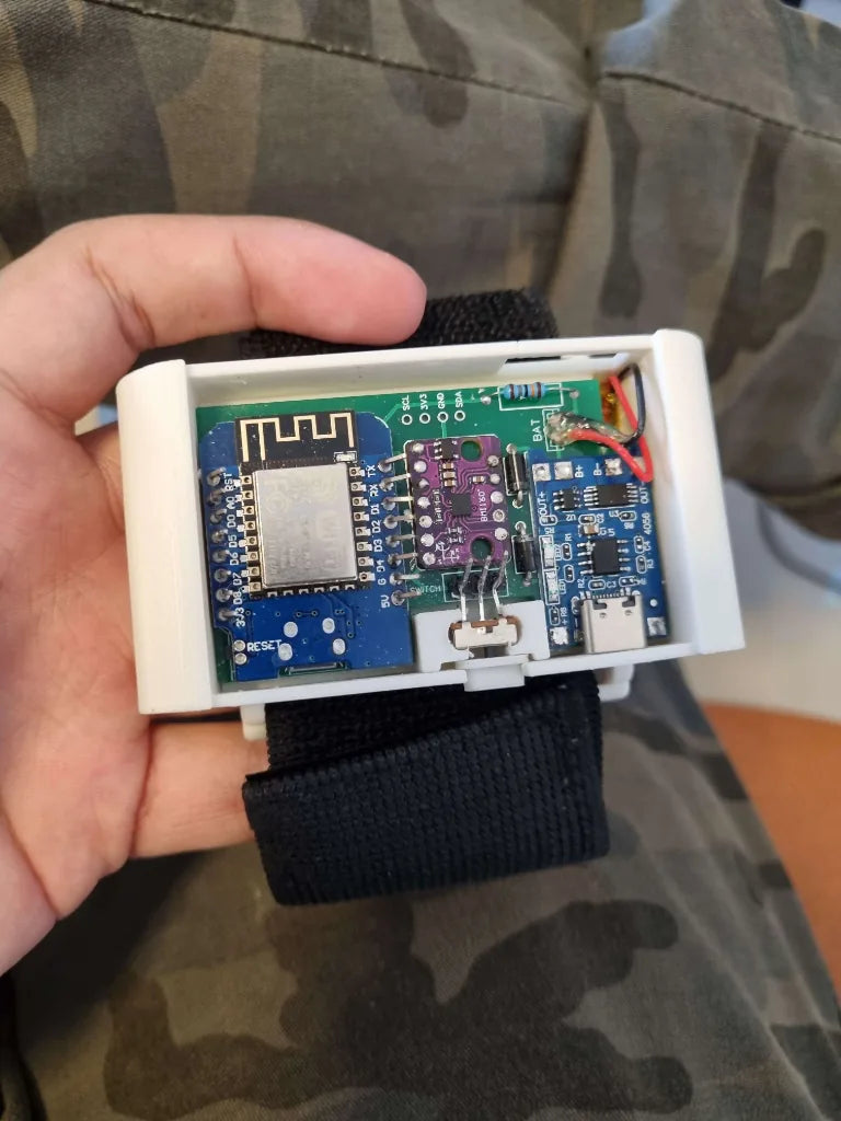 Tracker com a primeira PCB do projeto.