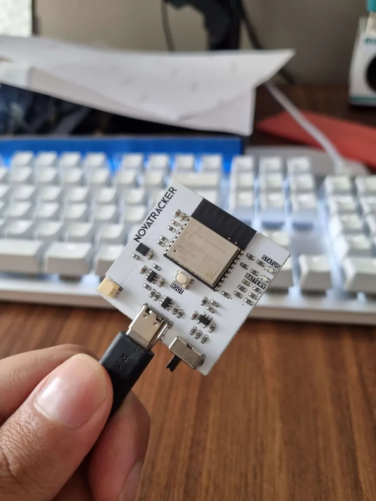 PCB com ESP32 e sensores LSM6DSV.