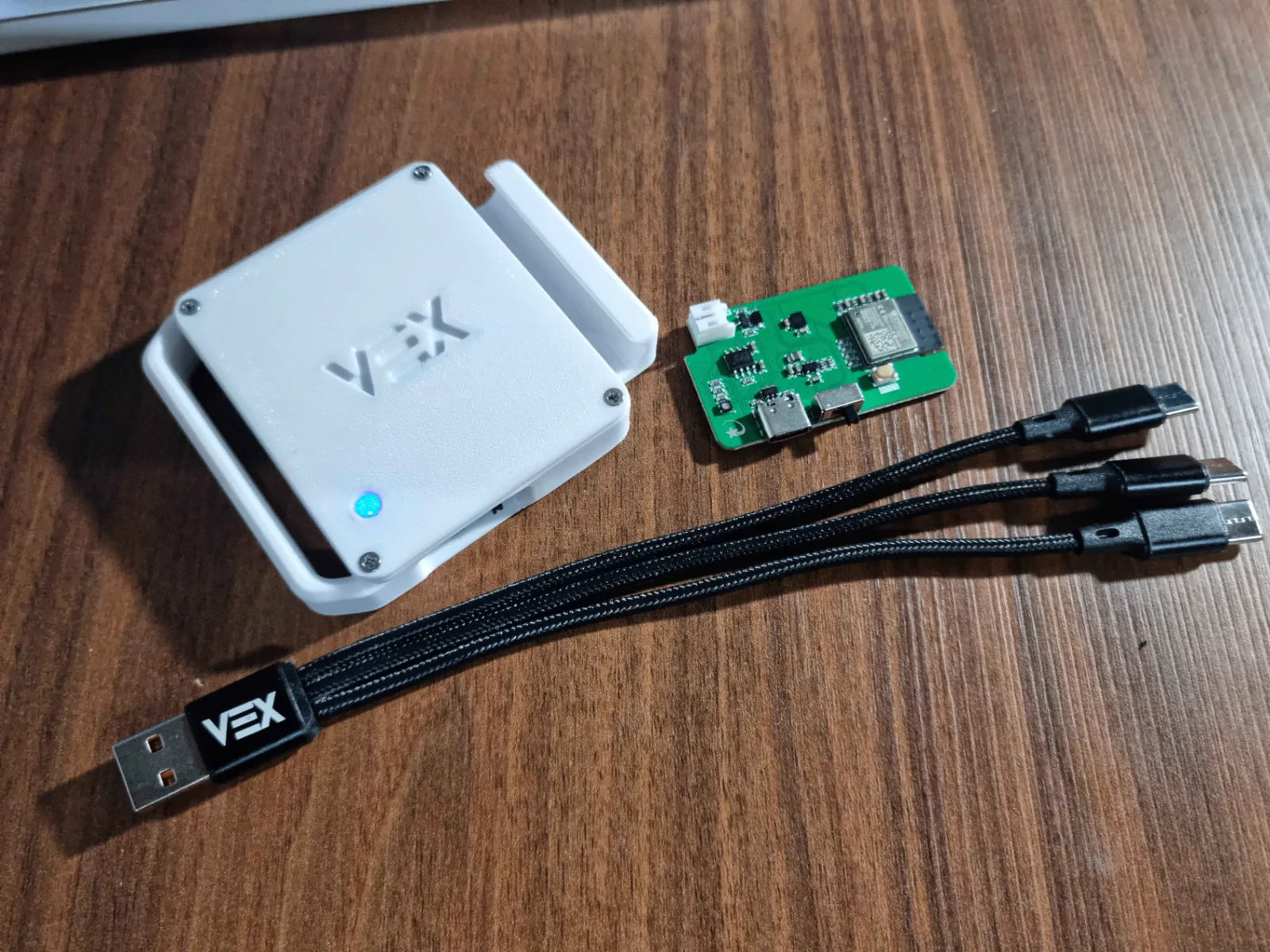 VEX 2.0 com case branca, PCB e cabo USB 3-em-1.
